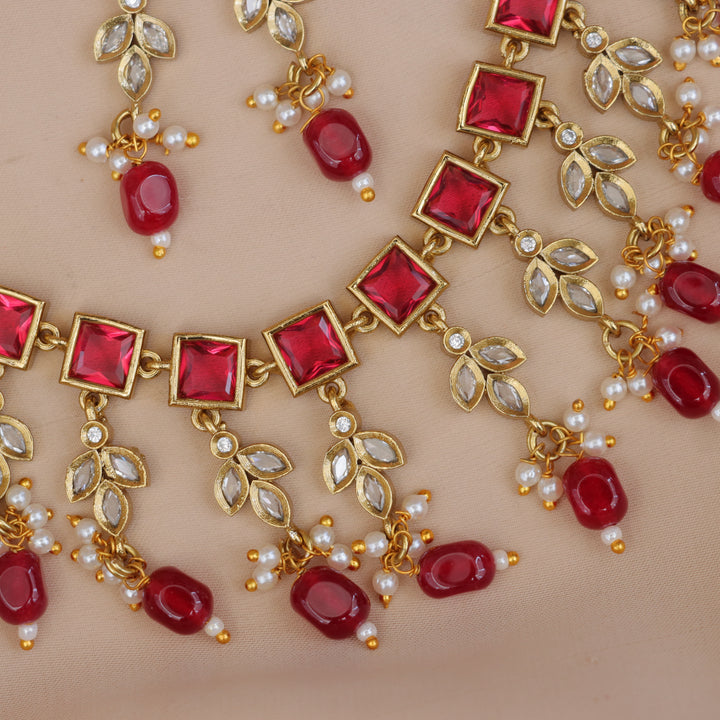 Exquisite Gold Necklace Set with Emerald Stones
