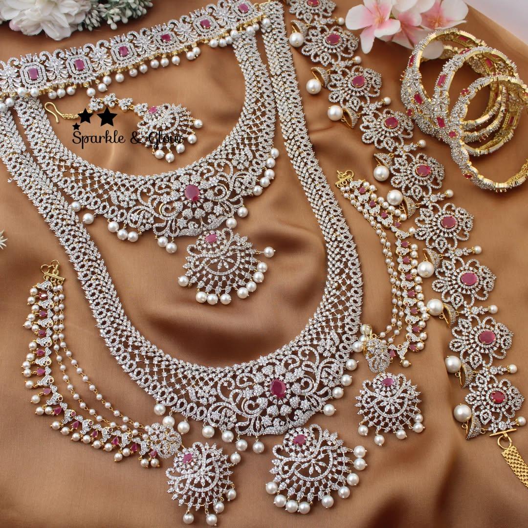 Exquisite Bridal Jewellery Set with Pearls & Embellishments