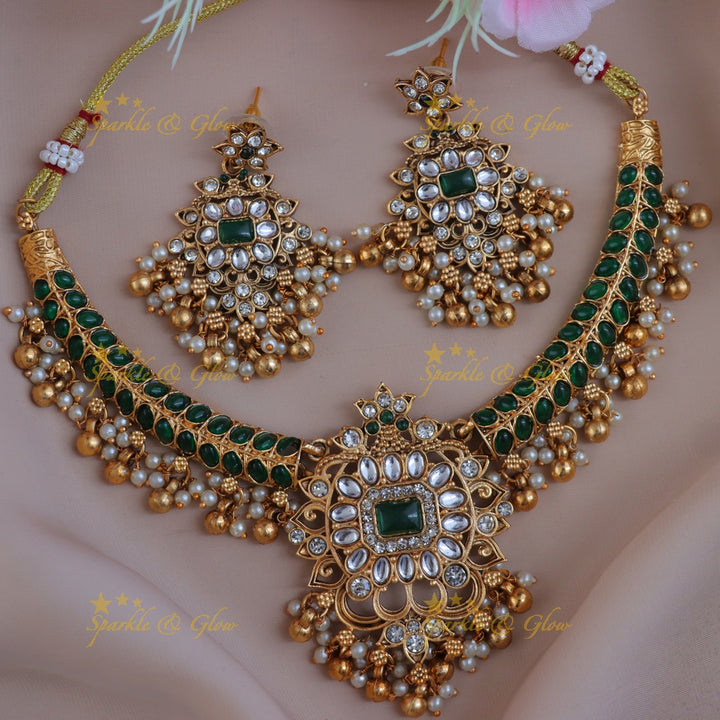 Exquisite Kemp Floral Pearl Necklace - Festive Elegance