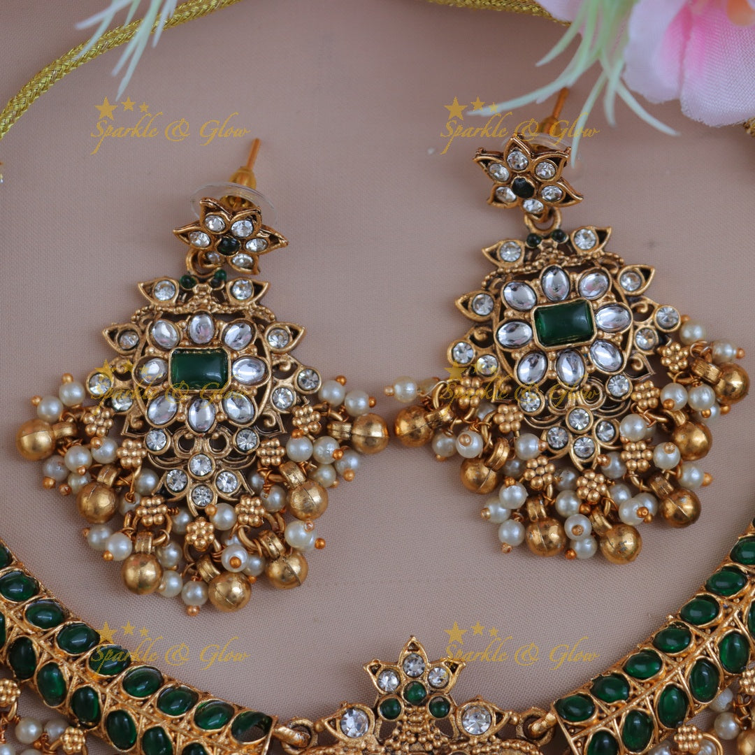 Exquisite Kemp Floral Pearl Necklace - Festive Elegance