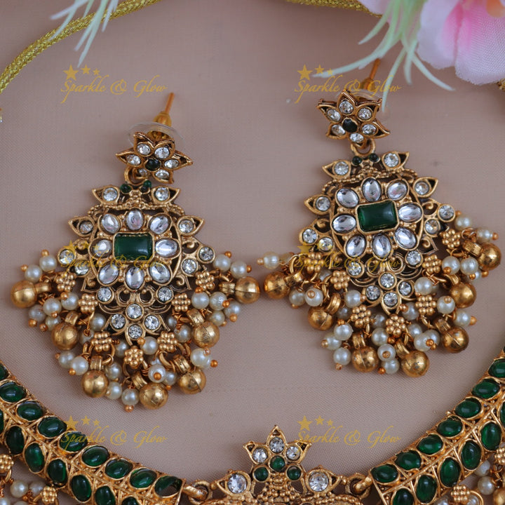 Exquisite Kemp Floral Pearl Necklace - Festive Elegance