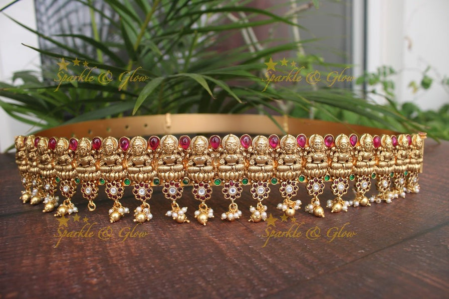 Gold alike polished Lakshmi hipbelt with flower design in bottom of the hipbelt - Gold - Sparkle and Glow - Gold - 