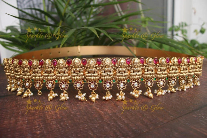 Gold alike polished Lakshmi hipbelt with flower design in bottom of the hipbelt - Gold - Sparkle and Glow