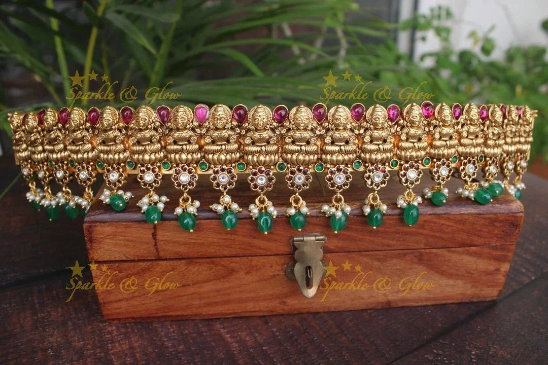 Gold alike polished Lakshmi hipbelt with flower design in bottom of the hipbelt - Gold - Sparkle and Glow
