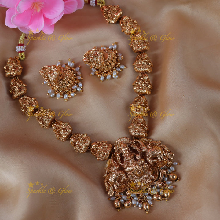 Radiant Lakshmi Temple Necklace - Festive Glamour