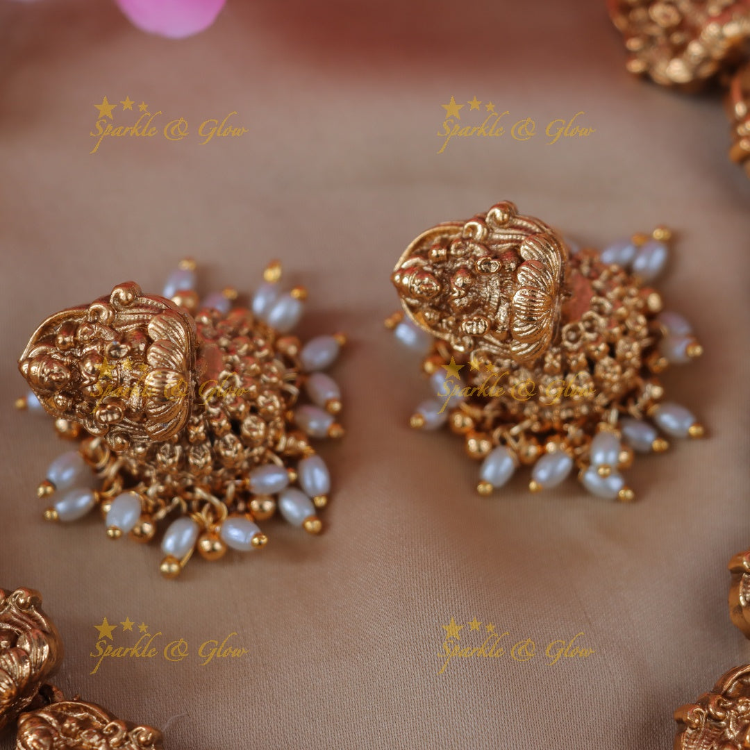 Radiant Lakshmi Temple Necklace - Festive Glamour