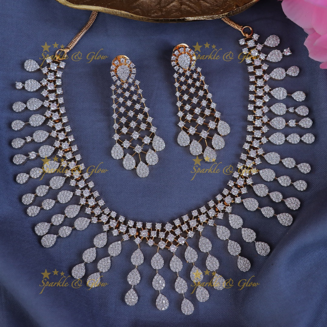 Dazzling Gold Necklace Set with Intricate Drops