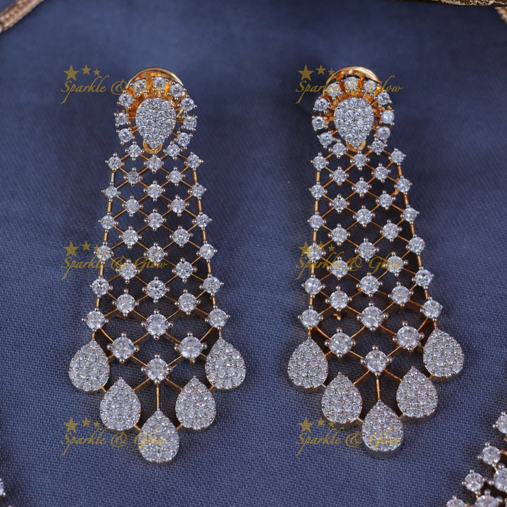 Dazzling Gold Necklace Set with Intricate Drops