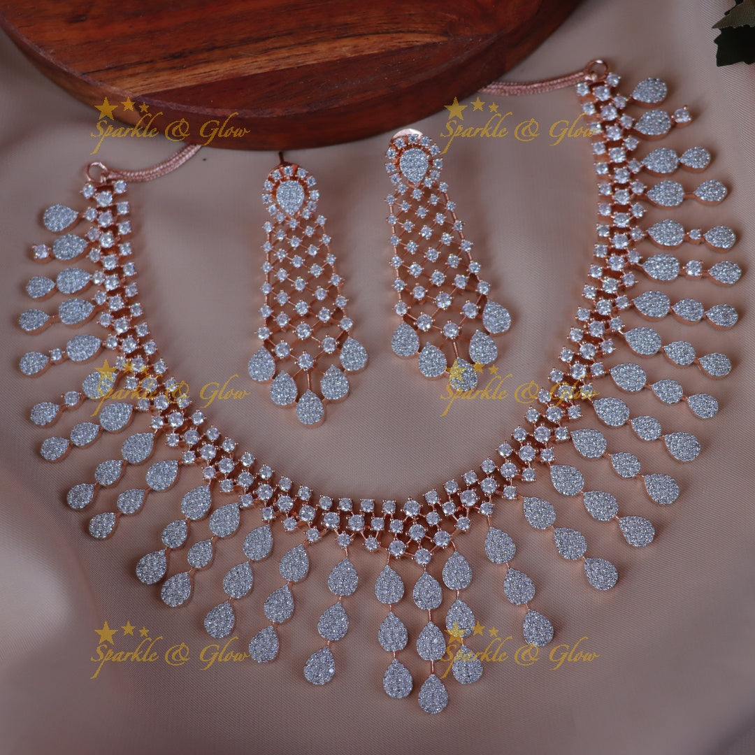 Dazzling Gold Necklace Set with Intricate Drops
