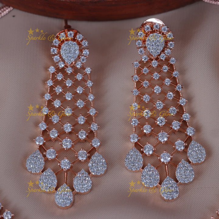 Dazzling Gold Necklace Set with Intricate Drops