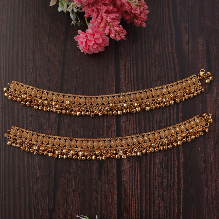 Exquisite Floral Gold Anklets for Special Occasions