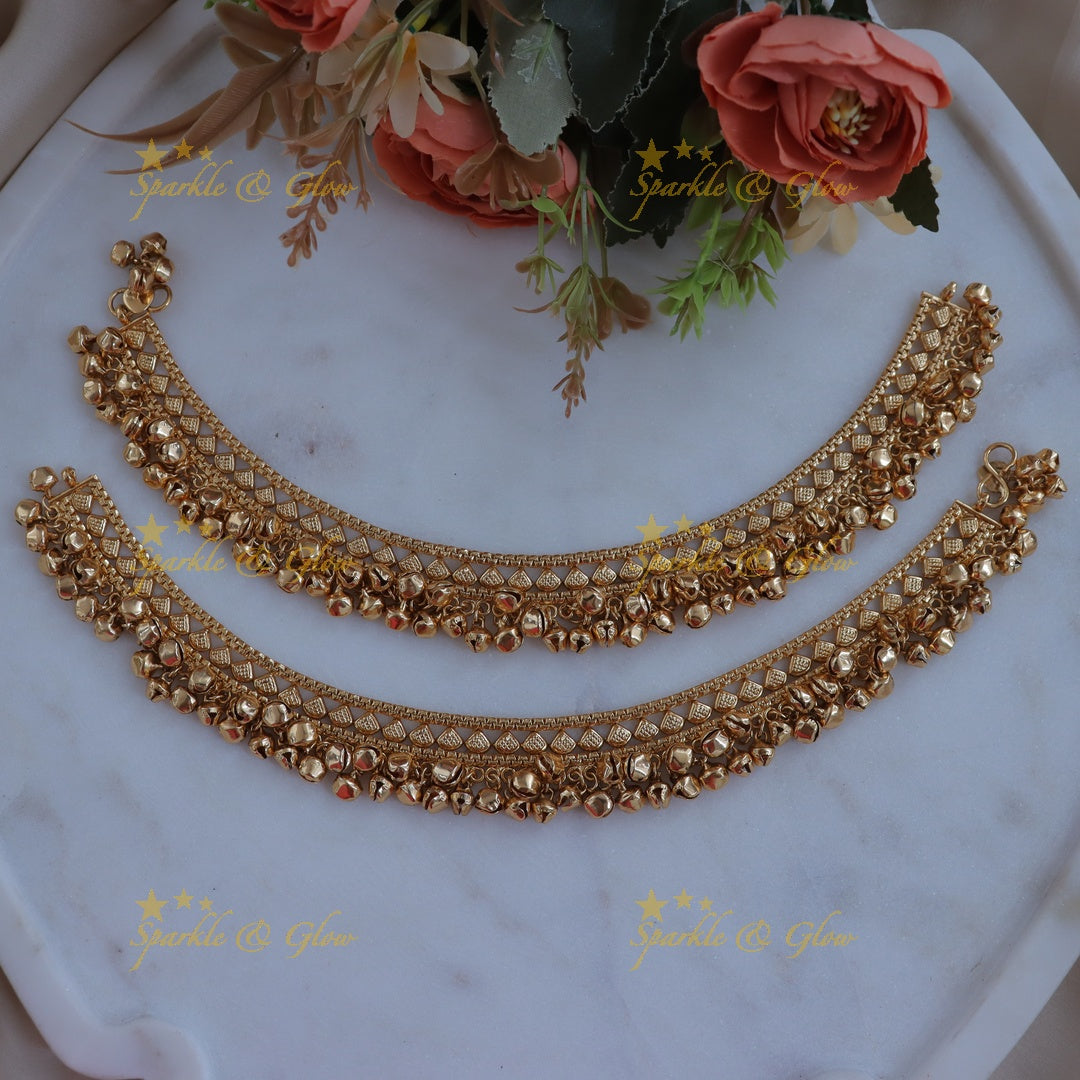 Exquisite Gold Anklets for Every Occasion | Sparkle & Glow