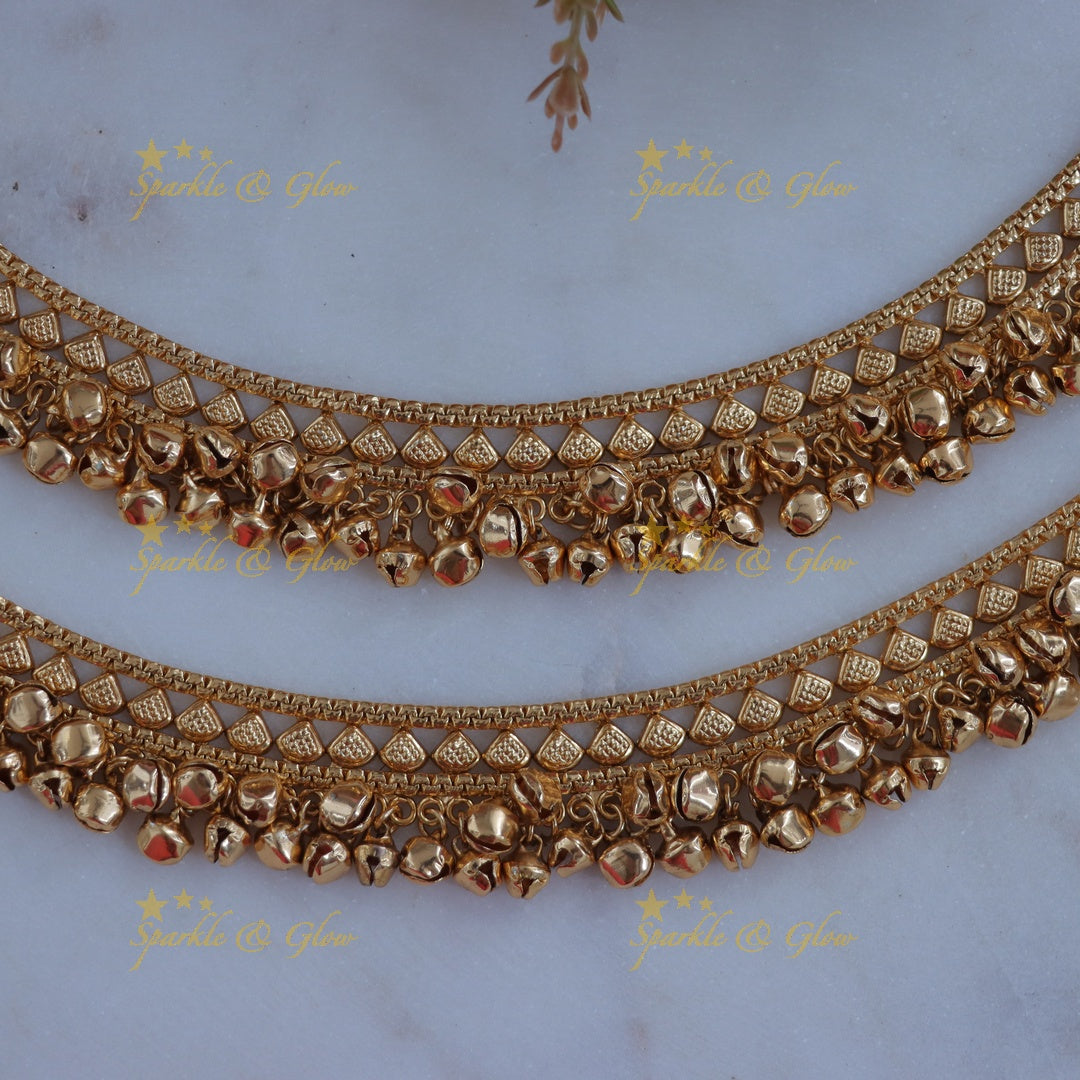 Exquisite Gold Anklets for Every Occasion | Sparkle & Glow