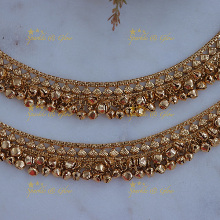 Exquisite Gold Anklets for Every Occasion | Sparkle & Glow