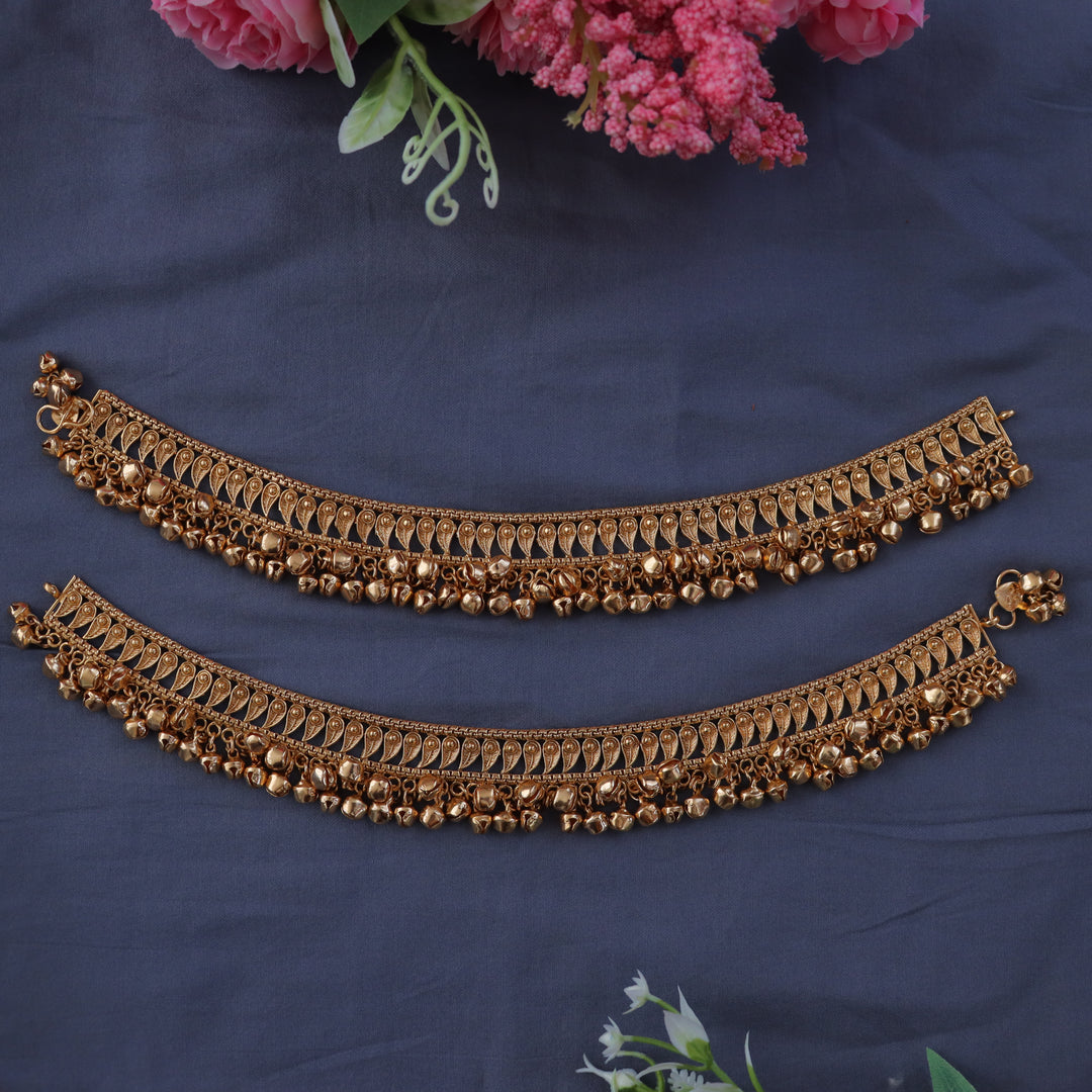 Elegant Gold Plated Leaf Design Anklet for Weddings