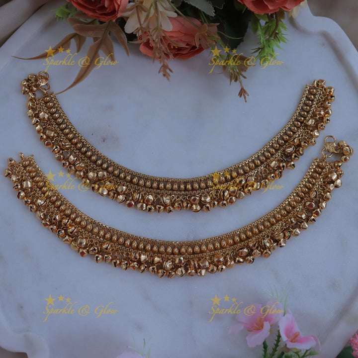 Exquisite Gold Anklet - Mango Design Delight