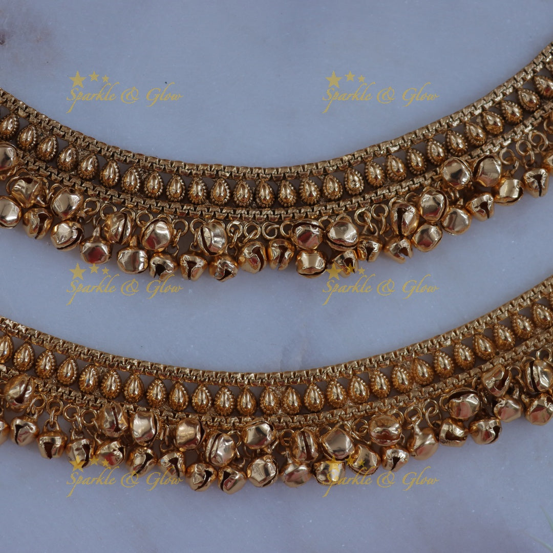Exquisite Gold Anklet - Mango Design Delight