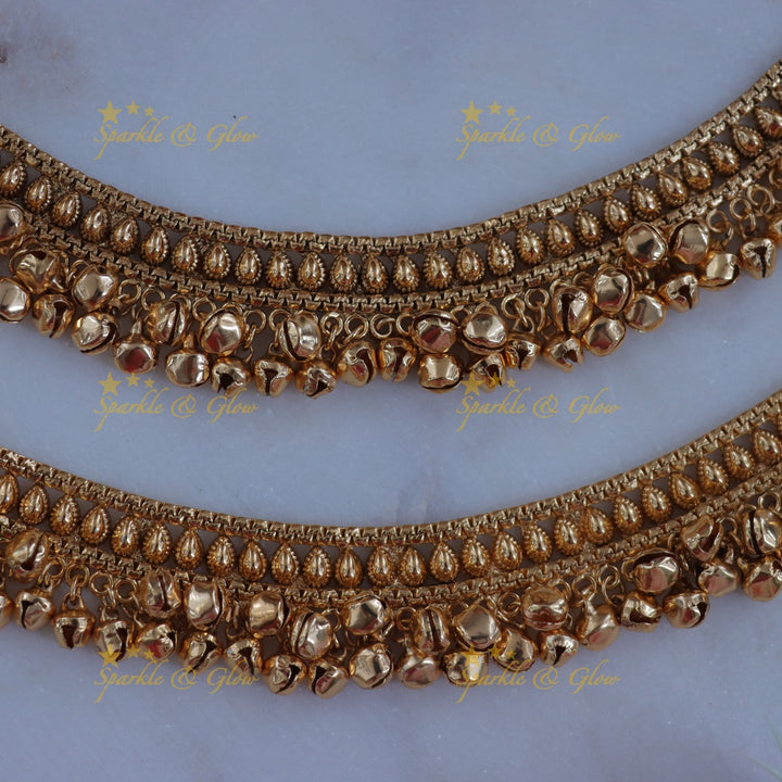 Exquisite Gold Anklet - Mango Design Delight