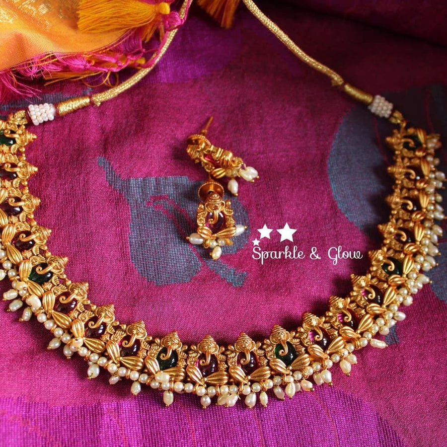 Pearl drops Ganesha necklace - Red - Green - Sparkle and Glow