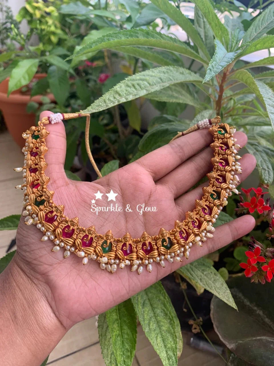 Pearl drops Ganesha necklace - Red - Green - Sparkle and Glow