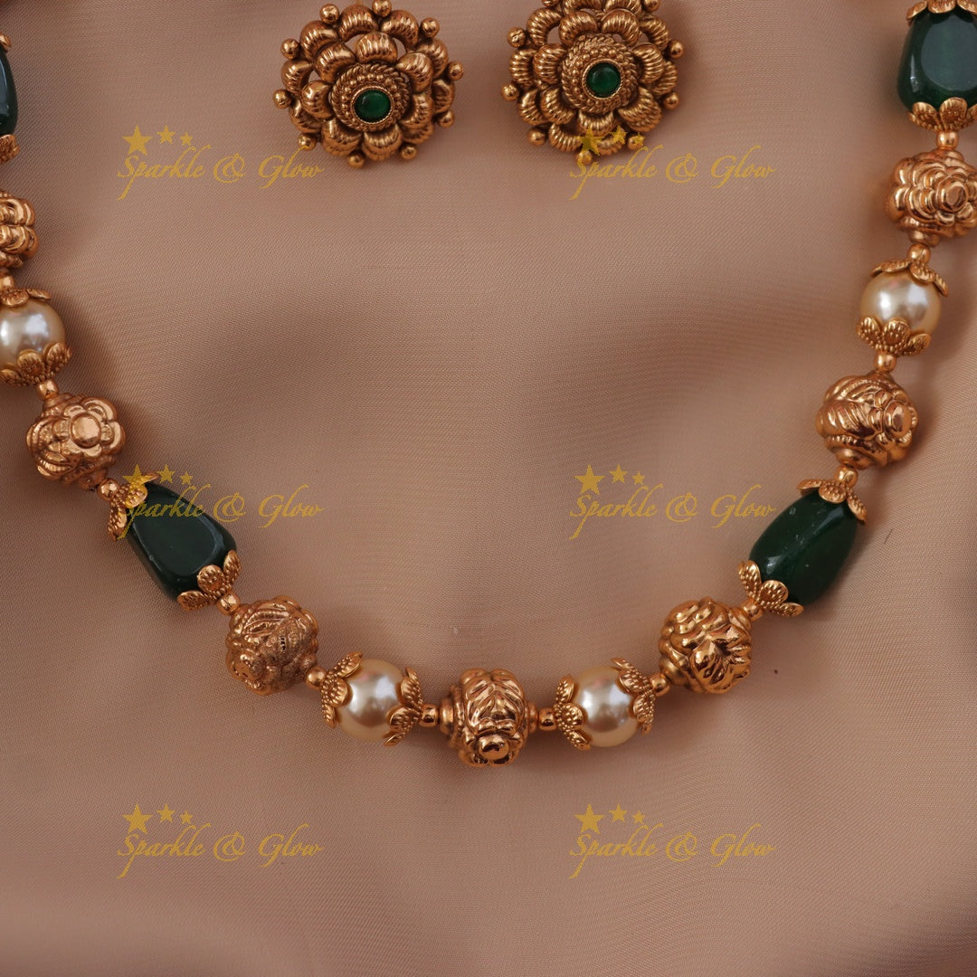 Exquisite Beaded Necklace for Weddings - Sparkle & Glow