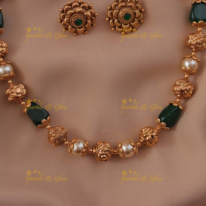 Exquisite Beaded Necklace for Weddings - Sparkle & Glow
