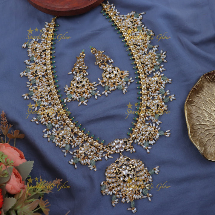 Radiant White Jadau Guttapusalu Necklace Set