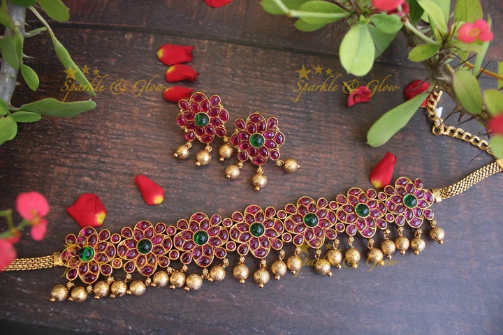Beautiful kemp floral choker - Green beads - Sparkle and Glow