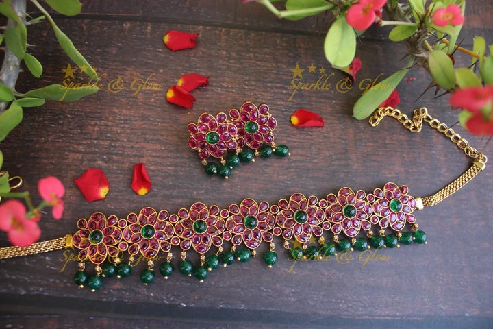Beautiful kemp floral choker - Green beads - Sparkle and Glow