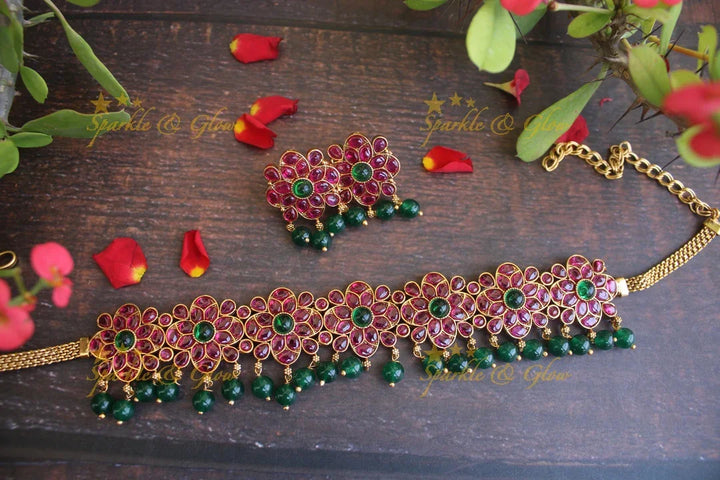 Beautiful kemp floral choker - Green beads - Sparkle and Glow