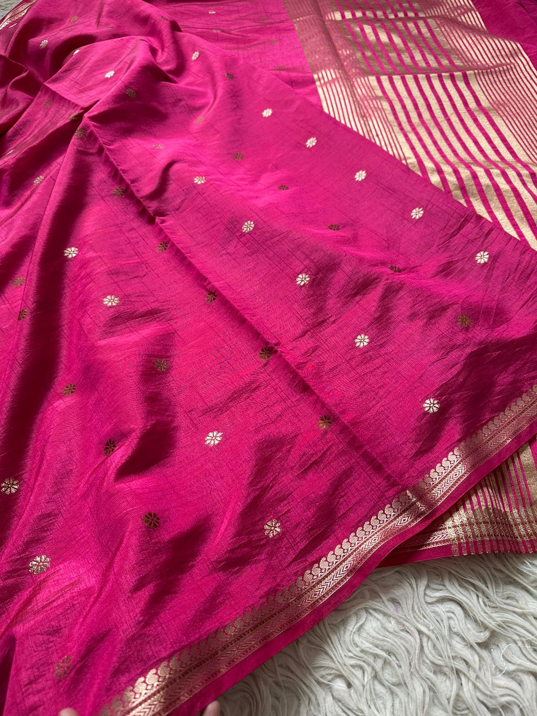 Elegant Silk Saree with Blouse - Perfect for Weddings