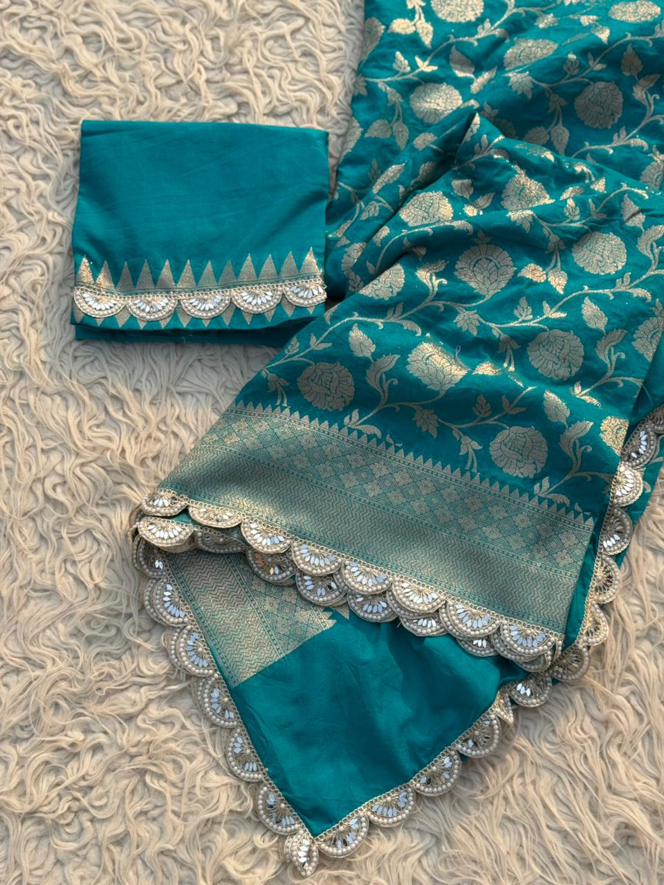 Exquisite Banarasi Saree for Weddings & Festivals