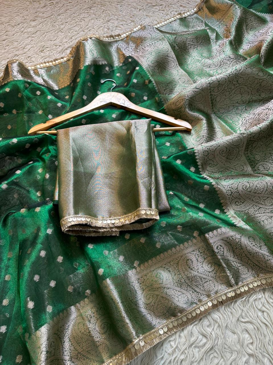 Exquisite Banarasi Saree for Festive Elegance