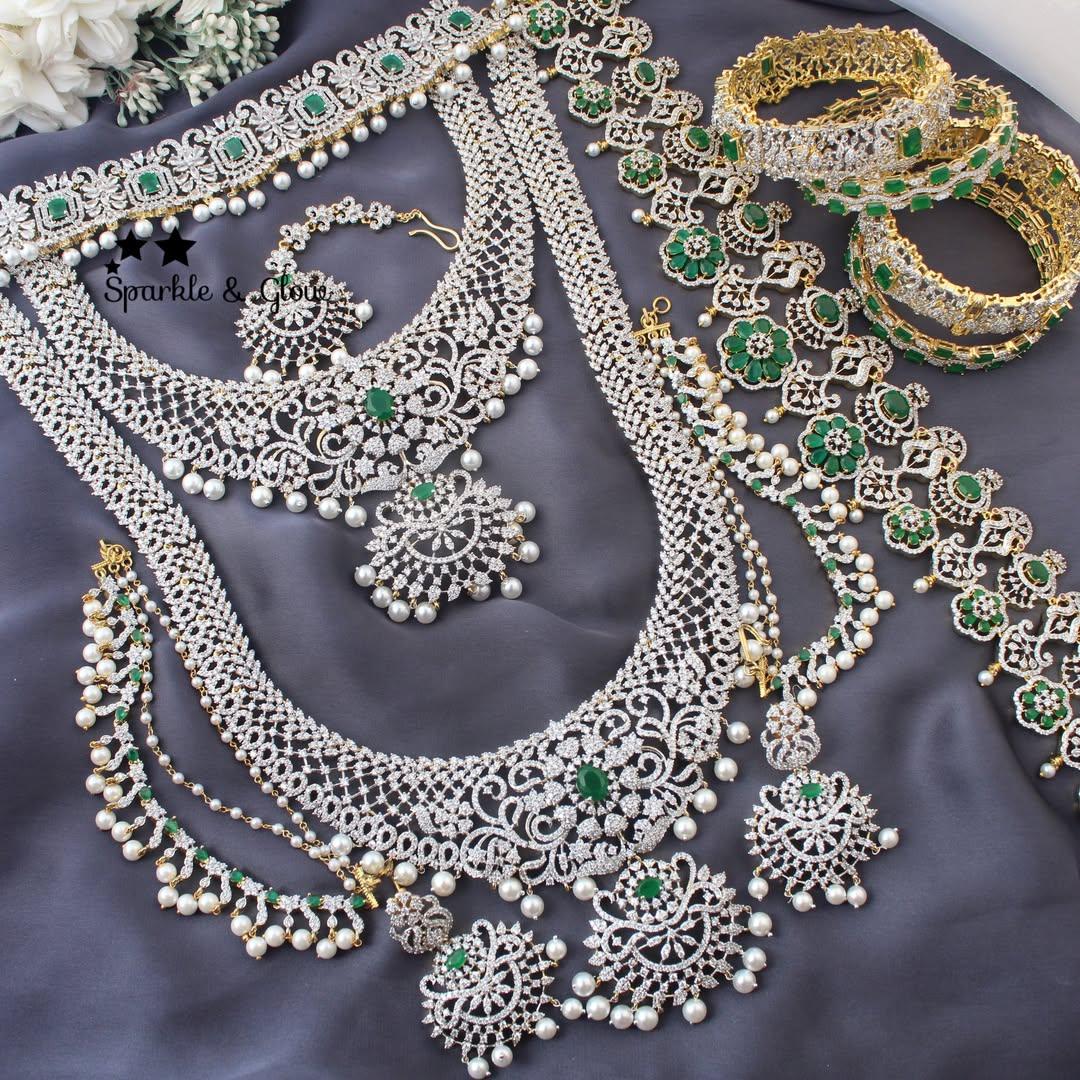 Exquisite Emerald Bridal Set - Elegance and Charm