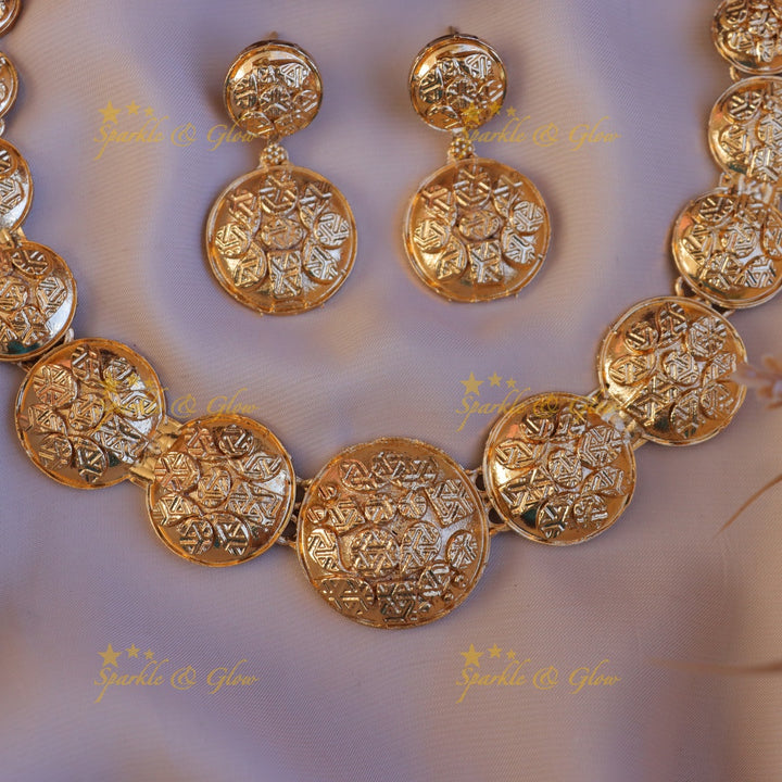 Gold Short Necklace Perfect for Festive Occasions