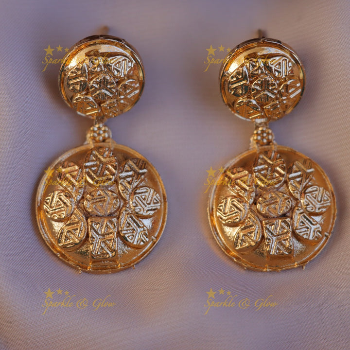 Gold Short Necklace Perfect for Festive Occasions