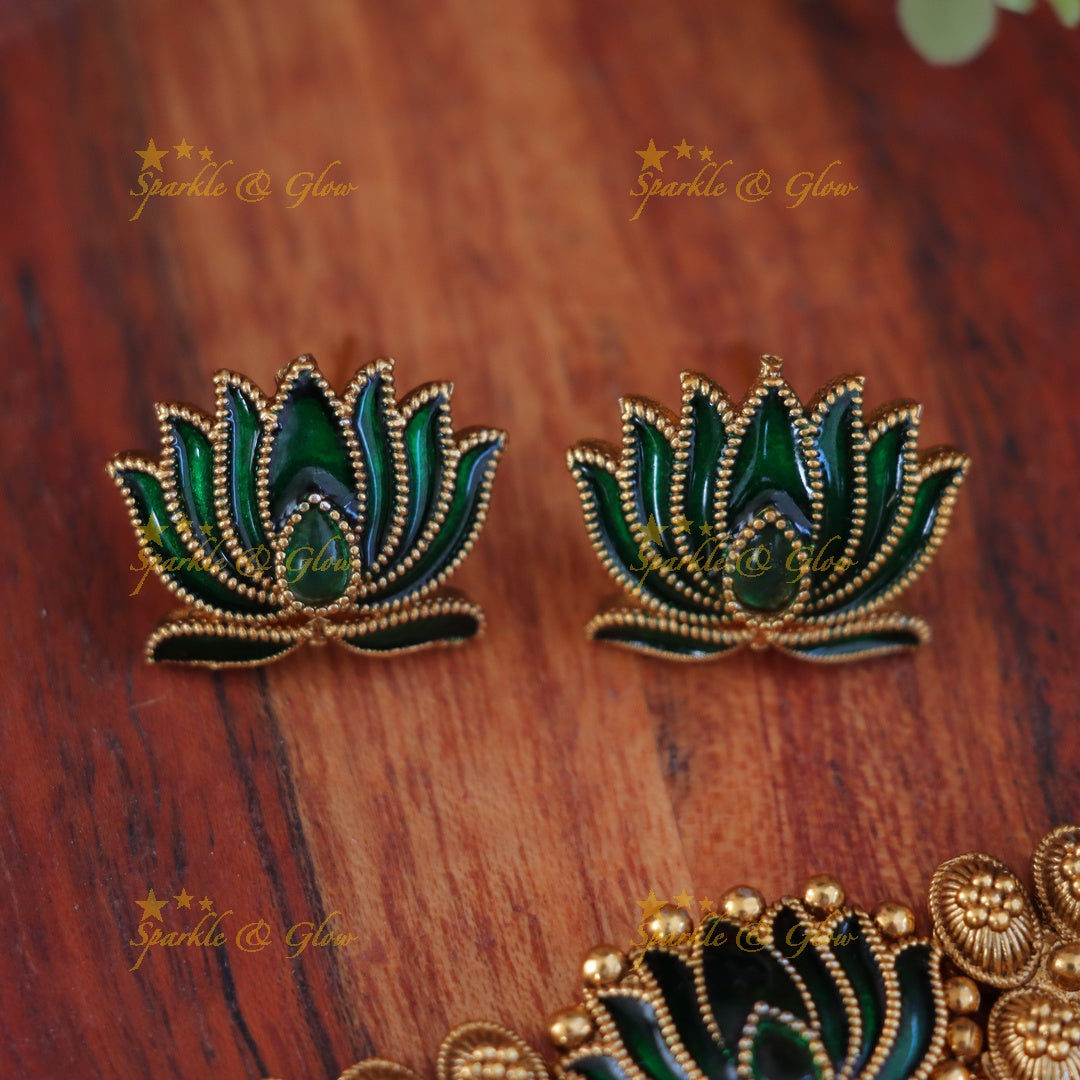 Elegant Lotus Gold Necklace for Festive Elegance