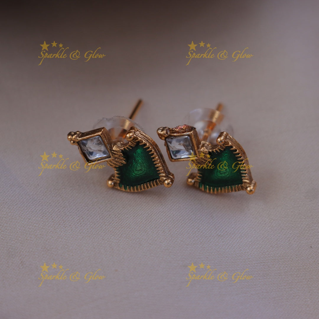 Exquisite Gold Finish Necklace for Festive Glam