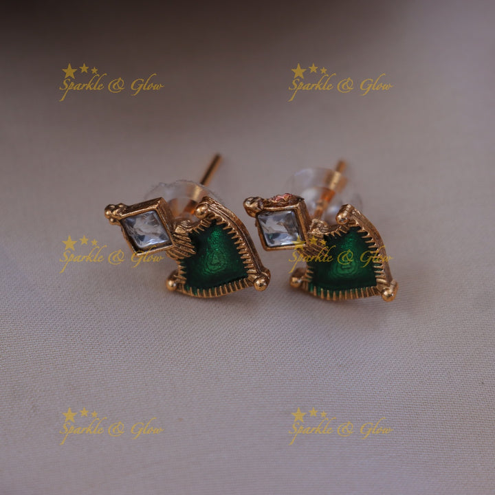 Exquisite Gold Finish Necklace for Festive Glam