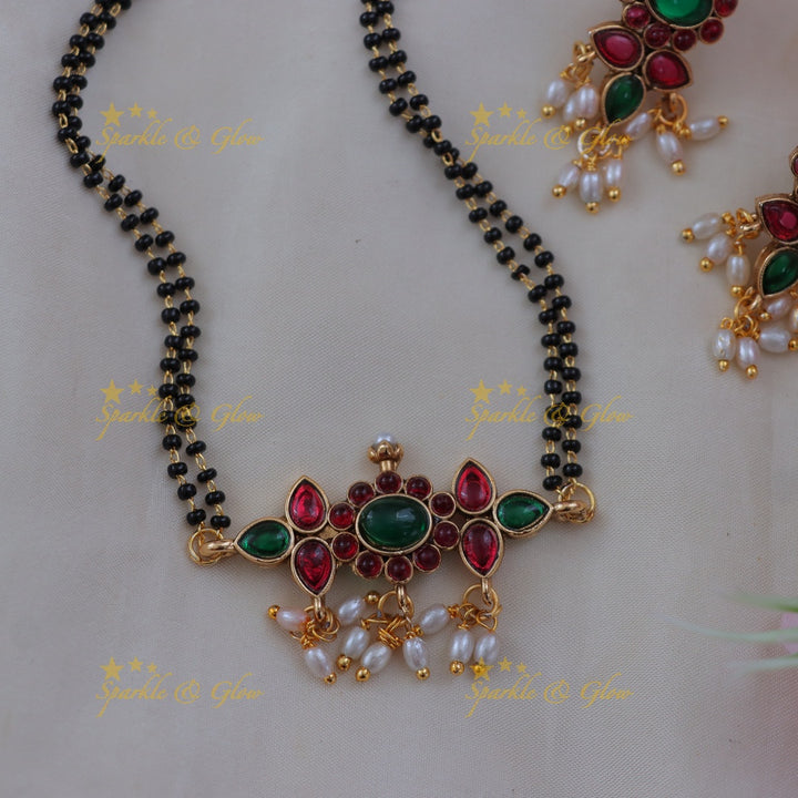 Elegant Floral Pearl Gold Necklace for Weddings