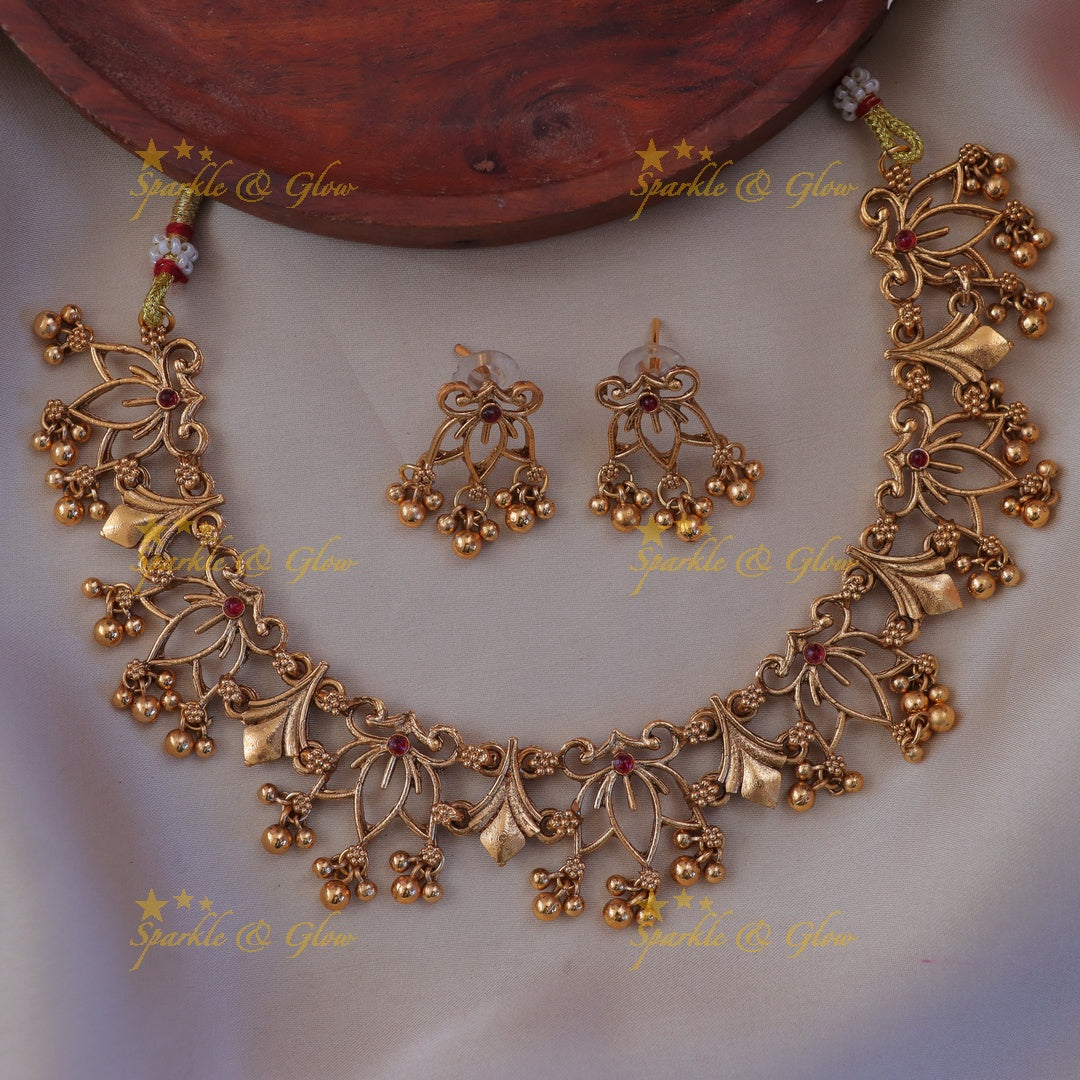 Exquisite Gold Lotus Floral Necklace for Celebrations