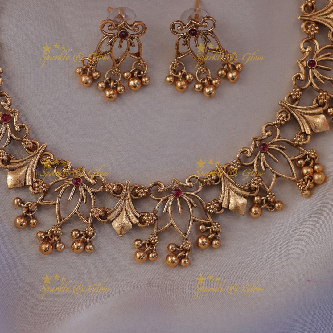 Exquisite Gold Lotus Floral Necklace for Celebrations