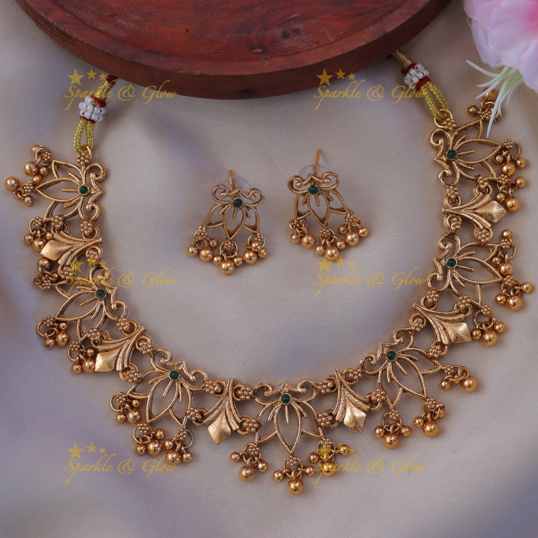 Exquisite Gold Lotus Floral Necklace for Celebrations