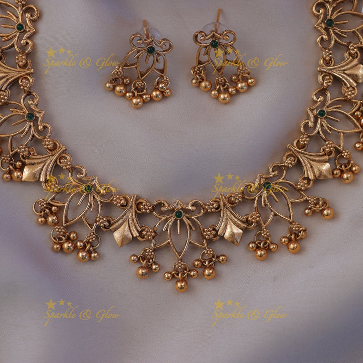 Exquisite Gold Lotus Floral Necklace for Celebrations