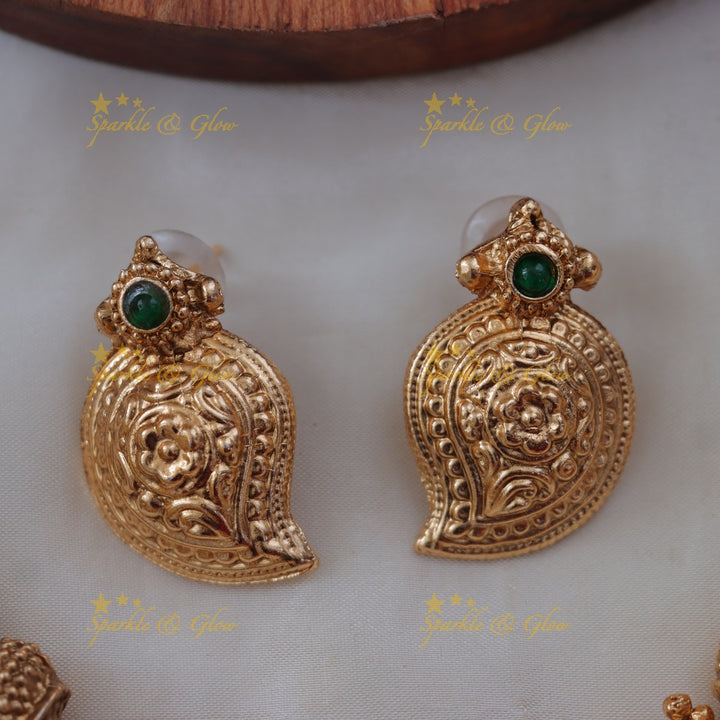 Budgeted Mango Floral Carved Gold Finish Short Necklace