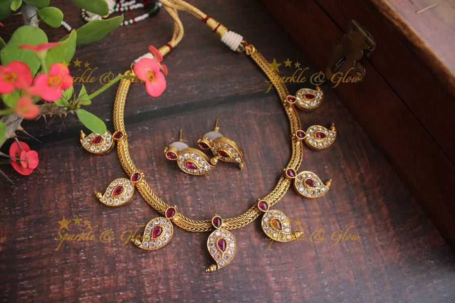 Elegant Mango necklace - Gold White - Sparkle and Glow