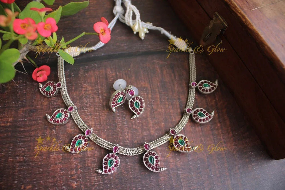 Elegant Mango necklace - Gold White - Sparkle and Glow