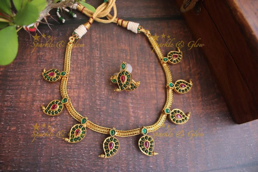 Elegant Mango necklace - Gold White - Sparkle and Glow