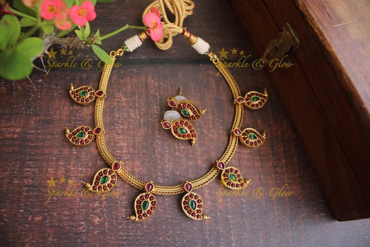 Elegant Mango necklace - Gold White - Sparkle and Glow
