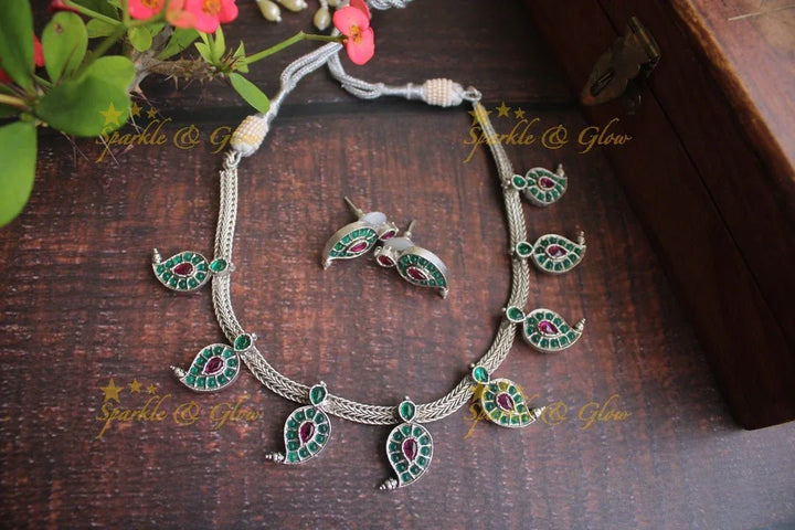 Elegant Mango necklace - Gold White - Sparkle and Glow